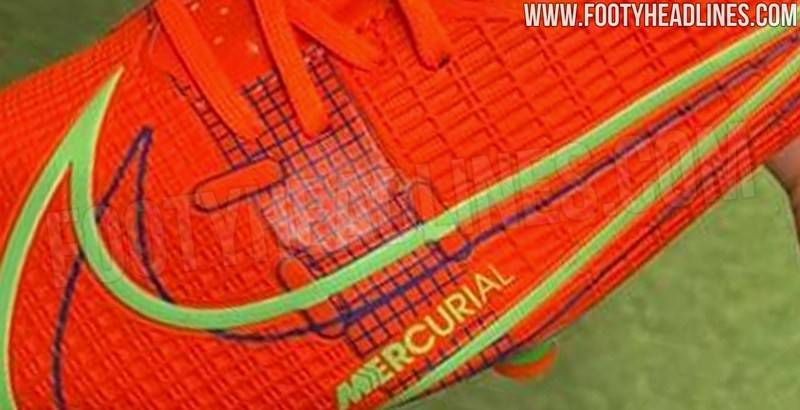 亚洲bet356体育在线官网：
新一代Nike Mercurial足球鞋实物曝光(图2)